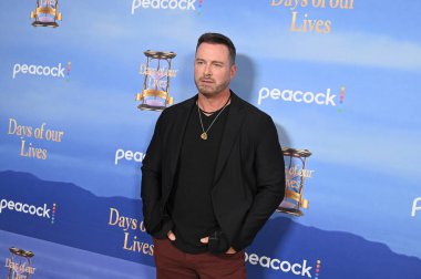 Kuzey Hollywood, CA USA. 8 Kasım 2025. Eric Martsolf Hayatımızın Günleri 'nde 60. yıldönümünü kutluyor.