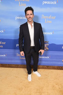 Kuzey Hollywood, CA USA. 8 Kasım 2025. Brandon Beemer, Elia Cantu Hayatımızın Günleri 'nde 60. yıldönümünü kutluyor.