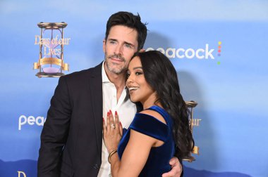 Kuzey Hollywood, CA USA. 8 Kasım 2025. Brandon Beemer, Elia Cantu Hayatımızın Günleri 'nde 60. yıldönümünü kutluyor.