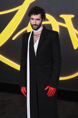 Hollywood, CA USA. 28 Ekim 2025. HBO LA Premiere Organizasyonu 'ndan Jordan Firstman. Fotoğraf: Michael Mattes