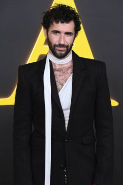 Hollywood, CA USA. 28 Ekim 2025. HBO LA Premiere Organizasyonu 'ndan Jordan Firstman. Fotoğraf: Michael Mattes