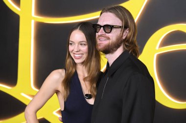 Hollywood, CA USA. 28 Ekim 2025. Claudia Sulewski, Finneas O Connell HBO LA Premiere Organizasyonu 'nda. Fotoğraf: Michael Mattes