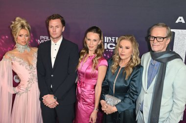 Los Angeles, CA USA. 20 Ocak 2026. Paris Hilton, Barron Hilton, Tessa Hilton, Kathy Hilton, Richard Hilton Paris Hilton Sonsuz Simge A Görsel Anı 'nın prömiyerinde