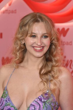 Batı Hollywood, CA USA. 5 Şubat 2026. Tubis Öpüşme 'nin Los Angeles galasında Hayley Festeryga işin kolay kısmı.