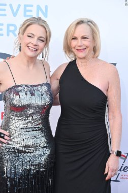 Hollywood, CA USA. 1 Şubat 2026. Melissa Joan Hart, Paula Hart Janie Grammy Ödülleri İzleme Partisi 'nde.