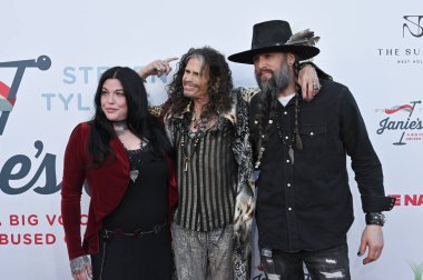 Hollywood, CA USA. 1 Şubat 2026. Mia Tyler, Steven Tyler, Dewey Bragg Janie Grammy Ödülleri İzleme Partisi 'nde
