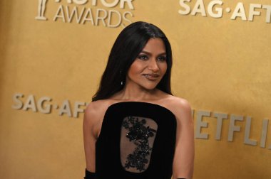 Los Angeles, CA USA. 1. Mar 2026. Mindy Kaling, 32. Senelik Sinema Oyuncuları Birliği Aktör Ödülleri 'nde.