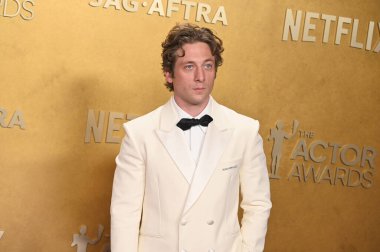 Los Angeles, CA USA. 1. Mar 2026. Jeremy Allen White, 32. Senelik Sinema Oyuncuları Birliği Aktör Ödülleri 'nde.
