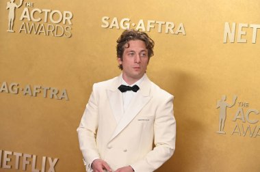 Los Angeles, CA USA. 1. Mar 2026. Jeremy Allen White, 32. Senelik Sinema Oyuncuları Birliği Aktör Ödülleri 'nde.