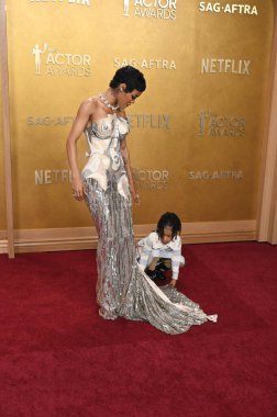 Los Angeles, CA USA. 1. Mar 2026. Teyana Taylor, Rose Shumpert Sokağı 32. Senelik Tiyatro Oyuncuları Birliği Aktör Ödülleri 'nde.