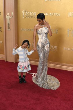 Los Angeles, CA USA. 1. Mar 2026. Teyana Taylor, Rose Shumpert Sokağı 32. Senelik Tiyatro Oyuncuları Birliği Aktör Ödülleri 'nde.