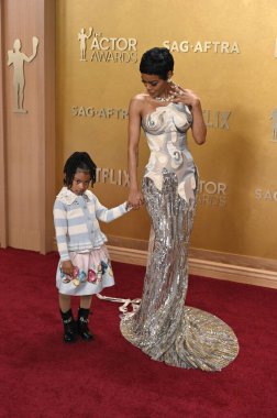 Los Angeles, CA USA. 1. Mar 2026. Teyana Taylor, Rose Shumpert Sokağı 32. Senelik Tiyatro Oyuncuları Birliği Aktör Ödülleri 'nde.