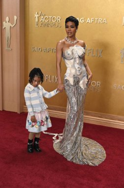 Los Angeles, CA USA. 1. Mar 2026. Teyana Taylor, Rose Shumpert Sokağı 32. Senelik Tiyatro Oyuncuları Birliği Aktör Ödülleri 'nde.