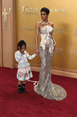 Los Angeles, CA USA. 1. Mar 2026. Teyana Taylor, Rose Shumpert Sokağı 32. Senelik Tiyatro Oyuncuları Birliği Aktör Ödülleri 'nde.