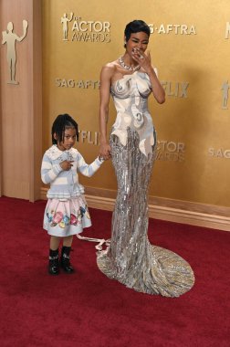 Los Angeles, CA USA. 1. Mar 2026. Teyana Taylor, Rose Shumpert Sokağı 32. Senelik Tiyatro Oyuncuları Birliği Aktör Ödülleri 'nde.