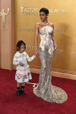 Los Angeles, CA USA. 1. Mar 2026. Teyana Taylor, Rose Shumpert Sokağı 32. Senelik Tiyatro Oyuncuları Birliği Aktör Ödülleri 'nde.