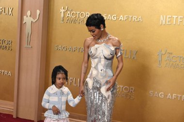 Los Angeles, CA USA. 1. Mar 2026. Teyana Taylor, Rose Shumpert Sokağı 32. Senelik Tiyatro Oyuncuları Birliği Aktör Ödülleri 'nde.