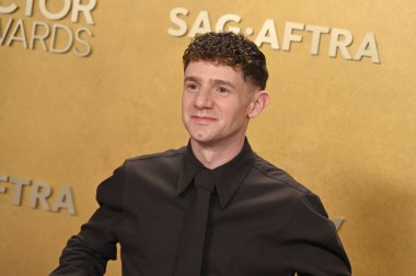 Los Angeles, CA USA. 1. Mar 2026. Chris Perfetti, 32. Senelik Sinema Oyuncuları Birliği Aktör Ödülleri 'nde.