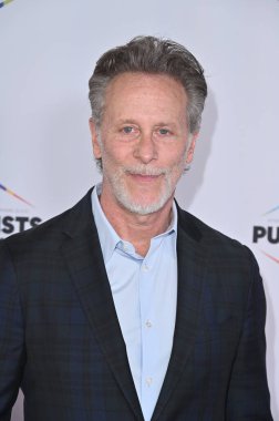 Beverly Hills, CA USA. 13. Mar 2026. Steven Weber 63. Geleneksel ICG Reklamcı Ödülleri 'nde