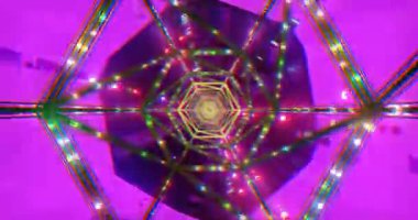 Bir kaleydoskopik tünel görme efekti tekrarlanan geometrik şekiller ve parlak renkler tarafından oluşturulur. Soyut tasarım, izleyiciyi illüzyonuyla hipnotize etmek içindir..