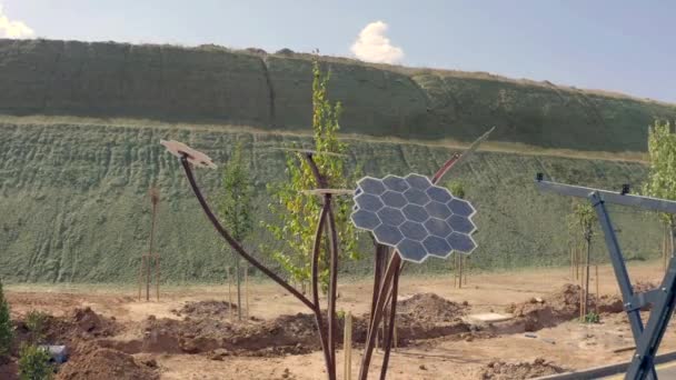 Paneles Solares Diseñados Forma Flor Paneles Solares Que Generan Electricidad — Vídeos de Stock