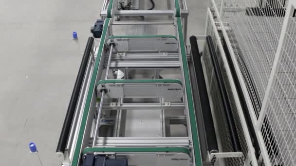 Solární Panel Pohybuje Pásovém Dopravníku Robotické Továrně Moderní Závod Výrobu — Stock video