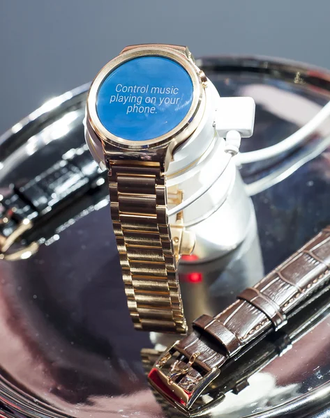 CONGRESSO MUNDIAL MÓVEL 2015. HUAWEI SMARTWATCH — Fotografia de Stock