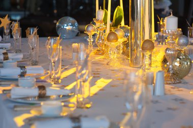 Tablo dekore edilmiş