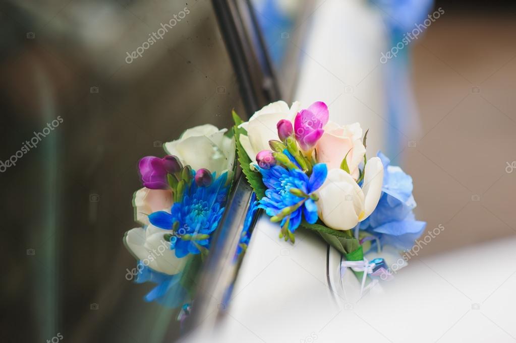 Floral arrangement on car handle