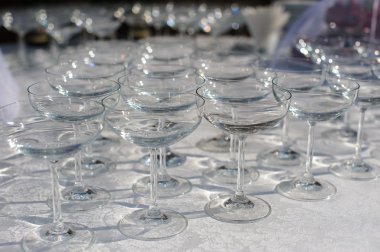 Boş kokteyl bardağı, martini