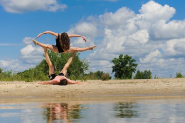 Çağdaş dans. Genç çift dans.