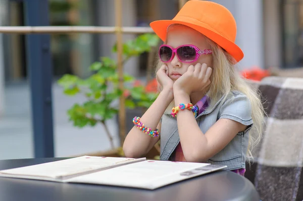 Pretty child reading menu in the cafe — Stock Photo, Image