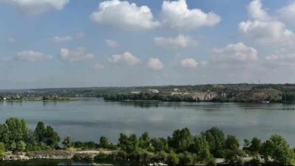 Timelapse des nuages et ciel bleu 