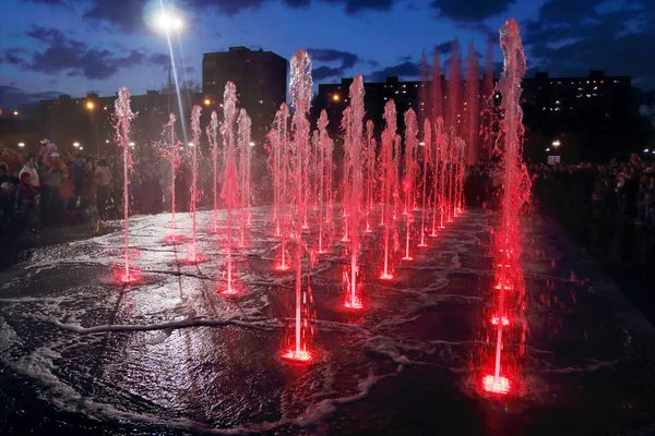 Kırmızı ışıklı jetleri CIT gece güzel kuru çeşme