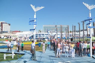 Perm, Rusya - 11 Haziran 2013: birçok kişi Festivali yürüyüş