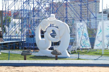 Perm, Rusya - 11 Haziran 2013: Heykel Festivali köpükleri 