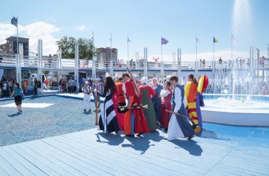 Perm, Rusya - 11 Haziran 2013: Grup müzisyen kostümleri lea içinde