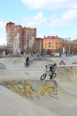 Perm, Rusya - 25 Nisan 2014: Extreme Park bisikletçiler açıldı