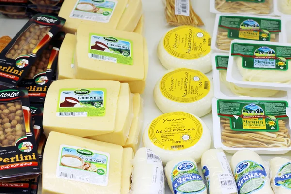 PERM, RUSSIA - AUG 18, 2014:Cheese in Russian shop. Russia has i — Stock Photo, Image