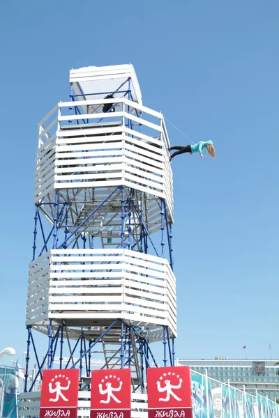 PERM, RUSSIA - JUN 11, 2013: Tower of frame with dummy going dow — Stock Photo, Image