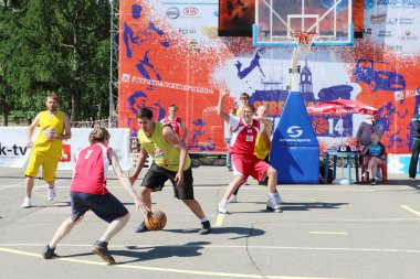 Perm, Rusya - 6 Haziran 2013: Rekabet Streetbasket içinde seçeneklere Ba
