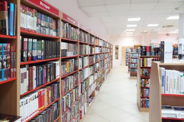 Perm, Rusya - 17 Aralık 2013: Kitap dükkanı. Rusya göre Boo