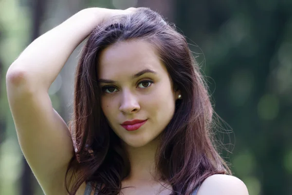 Close-up face of beautiful girl straightens hair with her hand w — Stock Photo, Image