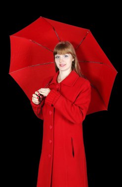 Kırmızı palto izole şemsiye ile genç kadın