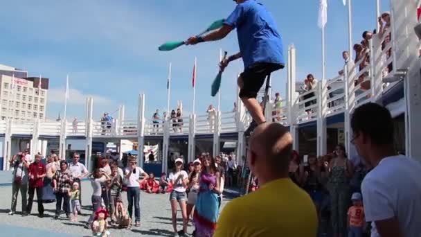 PERM, RUSSIA - JUN 20, 2013: Man juggles on a motorcycle at White Nights Festival — Stock Video