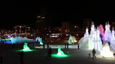Perm, Rusya - 15 Ocak 2015: Gece Işıklı Buz Kasabası. Şehir inşaat ve bakım maliyeti - 583 000 dolar