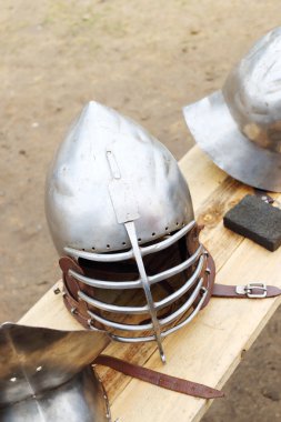 Portre deri kayış ile metal Ortaçağ kask