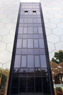 Perm, Rusya - 15 Haziran 2014: modern ofis binasının giriş 