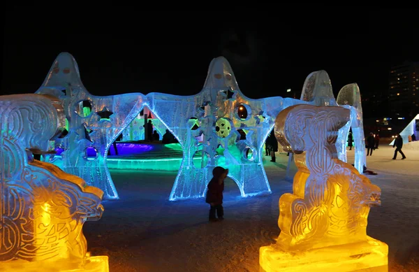 Dauerwelle, Russland - 26. Januar 2015: Eisskulpturen Sterne — Stockfoto