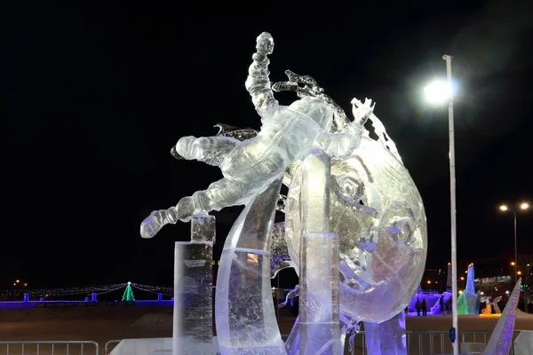 PERM, RUSSIA - JAN 26, 2015: Ice illuminated sculpture Cosmonaut — Zdjęcie stockowe